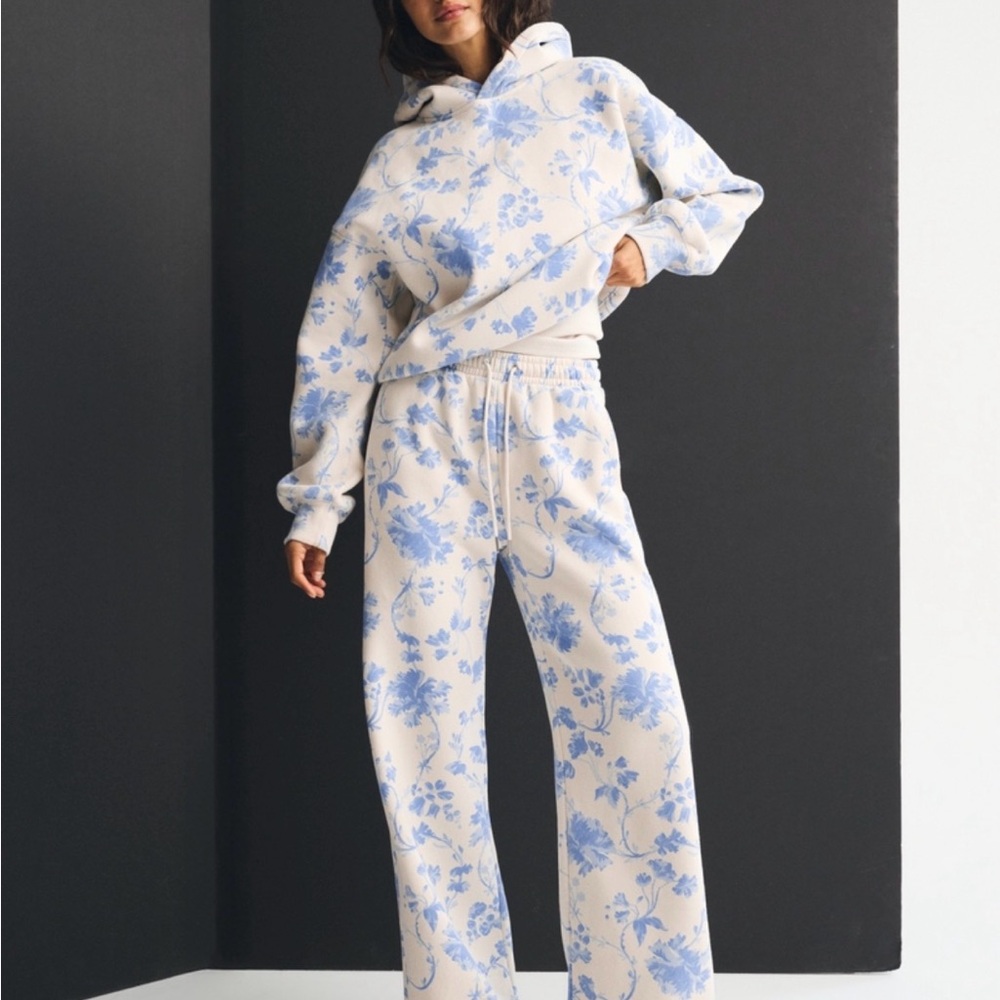 Abercrombie floral sweatshirt and sweatpants set size small